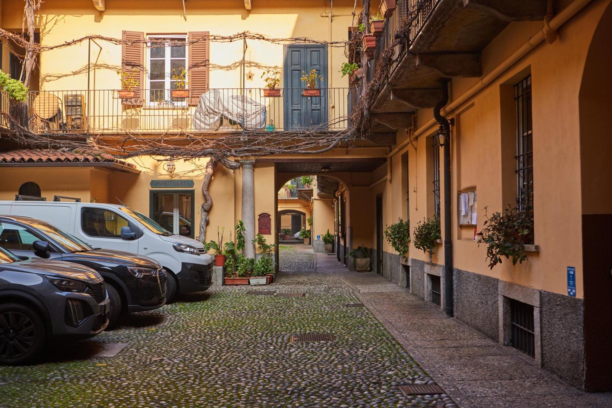 Two-Bedroom Apartment Alzaia Naviglio grande 46